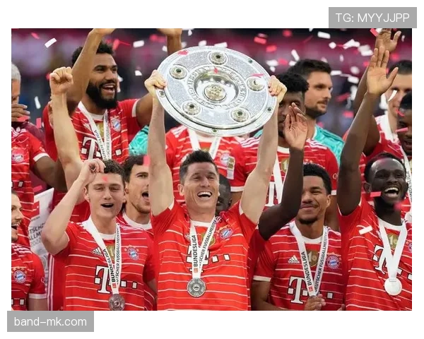 拜仁慕尼黑攻防体系再升级，平衡战术助推球队表现稳步攀升