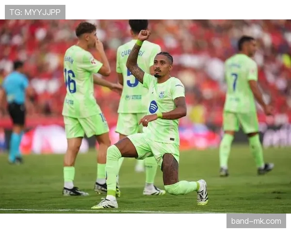 拉菲尼亚在高位压迫体系中的反抢与回防贡献分析